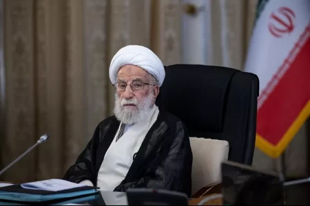 احمد جنتی: در مبارزه با ظلم و فساد نباید کوتاه آمد