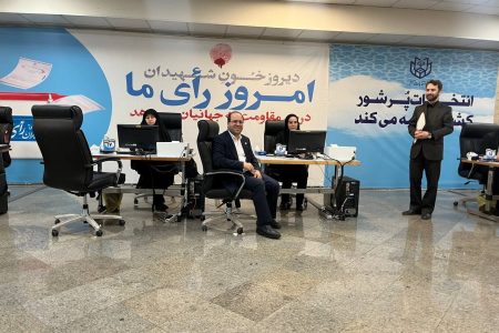 ثبت نام وزیر احمدی نژاد در انتخابات ریاست جمهوری/ رئیس دانشگاه تهران هم آمد +عکس