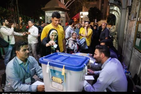 روزنامه جوان: رهبرانقلاب از ۵ سال اول دولت روحانی به خاطر آرامش کشور تشکر کردند /دلیل عدم مشارکت مردم در انتخابات، تحریم اقتصادی است