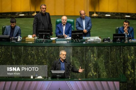 تصاویر خوش و بش نمایندگان مجلس با پزشکیان /بازار سلفی با رئیس جمهوری منتخب داغ بود