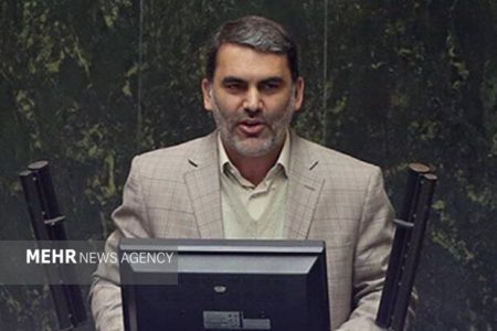 زنگنه، مخالف وزیر امور اقتصادی و دارایی:رئیس بانک مرکزی نمی‌تواند از تورم شانه خالی کند