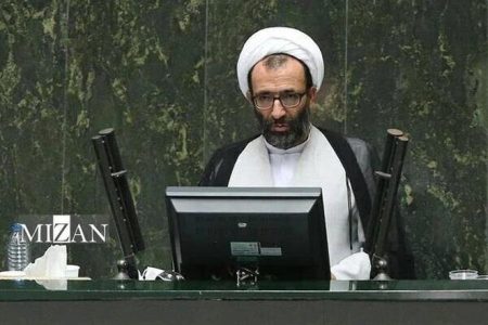 پیامک دلالان سیاسی و کار چاق کن ها به نمایندگان یک روز مانده به رأی اعتماد به کابینه /وزرای پیشنهادی مراقب پوست خربزه ها باشند