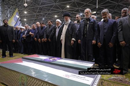 عکسی از اشک‌های مسعود پزشکیان در مراسم تشییع پیکر شهید هنیه