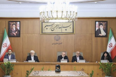 عکسی از اولین حضور معاون زن پزشکیان در جلسه هیات دولت /محمد اسلامی در این صندلی ماندگار است