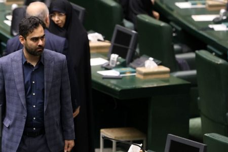 خشم اصولگرایان از حامی سرسخت سعید جلیلی در مجلس /نیروهای تربیت شده در «دولت سایه» چالش خطرناکی برای حاکمیت می شوند؟