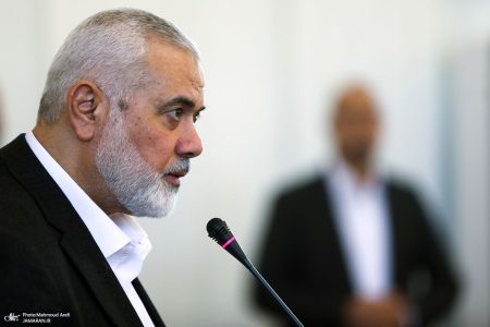 آغاز مراسم تشییع پیکر شهید هنیه تا دقایقی دیگر /رهبر انقلاب بر پیکر شهید مقاومت اقامه نماز می کنند