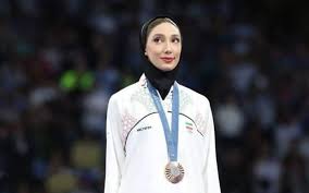 مخالفان درخواست مبینا، ارزش مدال او را می فهمند؛ اما ارزش جان آدمهایی را هم که روزی قرار است به مطب او بروند می دانند