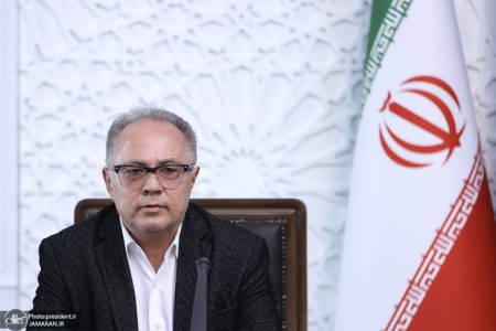 معاون پارلمانی پزشکیان: موضوع لایحه اصلاح قانون مشاغل حساس فقط آقای ظریف نیست /ما تابع هستیم