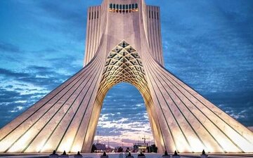 تصاویر کمتر دیده شده از برج آزادی تهران؛ بیش از ۵۰ سال قبل/ عکس