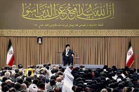 هشدار رهبر انقلاب به نفوذ دشمن در دستگاه‌ها: مسئولان وزارت علوم و بهداشت مراقبت کنند