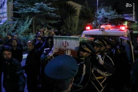 تصاویر استقبال از پیکر شهید سردار نیلفروشان در لحظه ورود به ایران