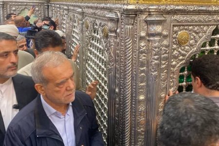 اولین عکس از پزشکیان در حرم حضرت معصومه /رئیس جمهور با مراجع تقلید دیدار می کند