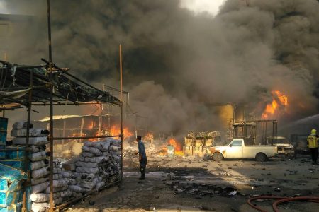 هنوز هویت جان‌باختگان آتش‌سوزی بازار آهن شناسایی نشده است/ جزئیات