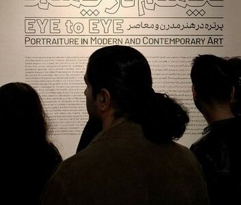 نمود عینی از علاقمندی جوانان به هنر معاصر در نمایشگاه «چشم در چشم»/ ایران درودی غایب نمایشگاه/ سلفی با سالوادور دالی