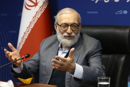 جواد لاریجانی با تحلیل های سطحی در باره مسائل داخلی و خارجی دنبال چه هدفی است؟