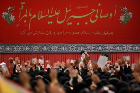تصاویری از زنان و دختران حاضر در دیدار با رهبر انقلاب