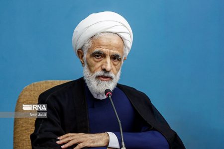 معاون پزشکیان شاکی شد/ همه مشکلات کشور حل شده و فقط بودنِ آقای ظریف در کنار رئیس‌جمهور مشکل است؟