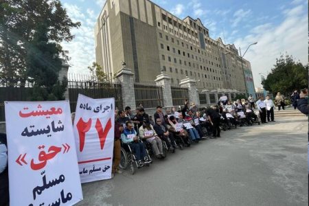 عکسی از یک تجمع خاص در مقابل مجلس /ماجرا چه بود؟