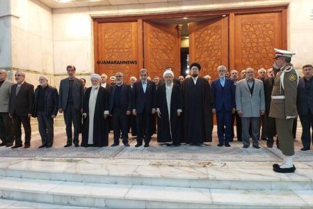 عکسی از همنشینی سیدحسن خمینی و آملی لاریجانی در حرم امام