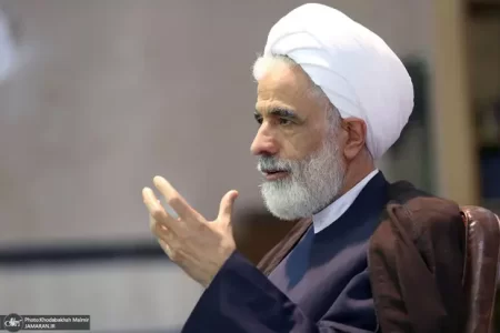 معاون پزشکیان به مجری تلویزیون: اسم آقای ظریف قاچاق نشده، نامش را ببرید/ غبارها کنار برود مشخص می شود ظریف قهرمان ملی است، مانند خاتمی و کروبی عزیز ما