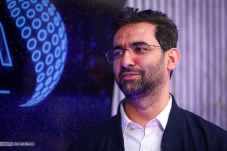 طعنه سنگین آذری جهرمی به رسایی؛ پهن کردن بساط تحصن مقابل مجلس یا بدلیل بی‌عقلی است یا نفوذ! 