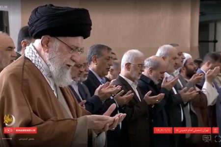 رهبر انقلاب نماز عید فطر را اقامه کردند+ عکس لحظه ورود به مصلی
