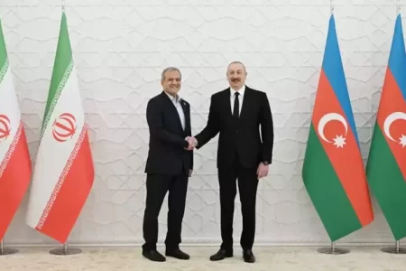 پزشکیان با کدامیک از اعضای خانواده اش به باکو رفت؟/ صالحی امیری و عراقچی هم بودند+ تصاویر