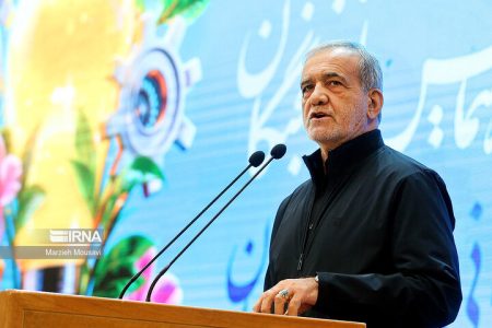 پزشکیان: باید باور توانستن را به فرزندانمان بیاموزیم/ کشور و آینده را خودمان می‌سازیم/ هر کس ادعا کند که همه چیز بلد است، این جهل مطلق است