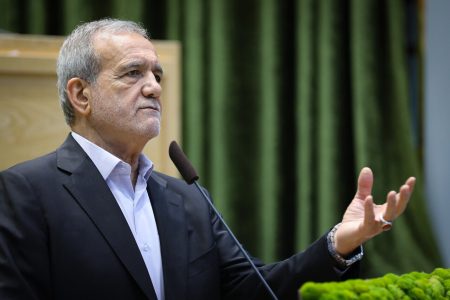 پزشکیان در بازدید سرزده از وزارت جهاد کشاورزی: صادرات محصولات کشاورزی به نوعی صادرات پنهان آب است/ اینکه محصولات آب‌بر تولید کنیم، عاقلانه است؟