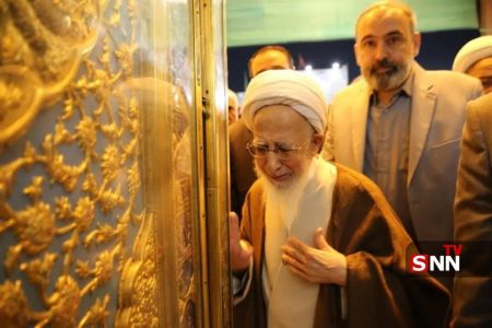 تصاویری خاص از اشک ریختن آیت الله جوادی آملی در حرم کاظمین