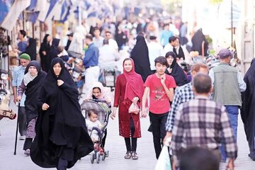 انتقاد تند روزنامه اصولگرا از حضور اتباع افغانستان در ایران/ در بعضی محله ها که می روی انگار در کابل قدم می زنید