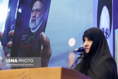 انتقاد سایت نزدیک به محسن رضایی از سخنان همسر شهید رئیسی / دارید در دام دوقطبی که درباره حجاب درست کرده‌اند می افتید و شکاف اجتماعی را دامن می‌زنید