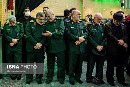 تصاویری از سرداران شهید حاجی زاده و باقری در کنار پزشکیان/ شمخانی و سردار قاآنی دوشادوش فرماندهان شهید سپاه