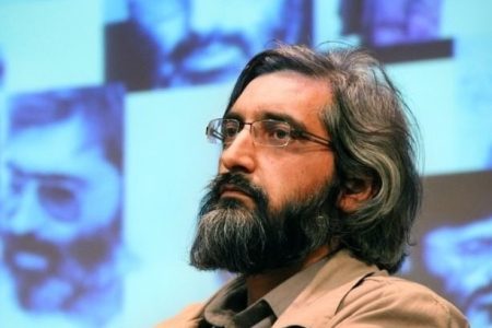 روزنامه اصولگرا: برادر سعید جلیلی و یک چهره نزدیک به او نباید در تلویزیون با مطالب نسنجیده،دوقطبی راه می انداختند/ محمدفاضلی هم نباید آن حرف را می زد