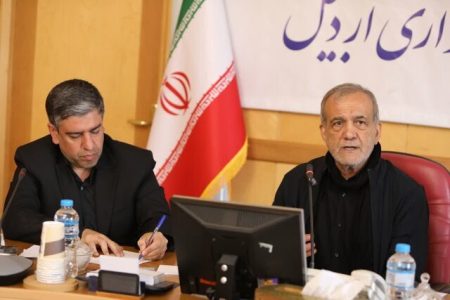 رئیس‌جمهور پزشکیان: دولت از هیچ تلاشی برای اتمام راه‌آهن اردبیل دریغ نمی‌کند/ ضرورت تصمیم‌سازی با محوریت مردم و محلات