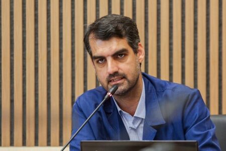 نماینده قم: کوچک سازی دولتی که عملا کوچک است، ضربه به امنیت ملی کشور است/ اجازه ندهید گزارشات اشتباه باعث شود به بیراهه برویم