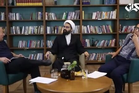 عباس عبدی: در مناظره زیباکلام و عبدالکریمی هیچکدام حرف علمی نمی زنند، فقط می خواهند طرف مقابل را قانع کنند