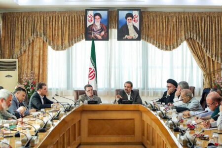 روایتی از دیدار سنایی با فعالان سیاسی/ ابطحی: رفتن پزشکیان به نیویورک لازم است، اما بشرطها و شروطها!/ شیطان را لعنت کردم!