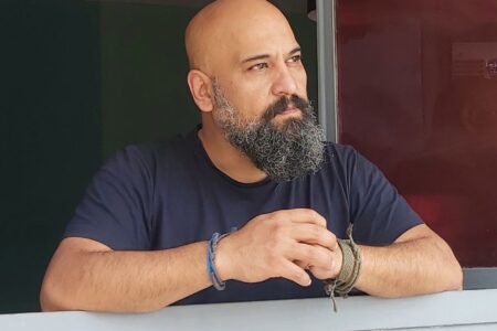 نمایش «به کفشات نگاه کن!»  مهمان تماشاخانه لبخند می‌شود