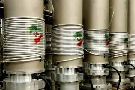 آقای رئیس‌جمهور! می‌گویید تحریم‌ها تأثیری ندارد، اما دلار و طلا سر به فلک کشیده و گرانی بیداد می‌کند/ غنی‌سازی هرگز تعطیل نمی‌شود