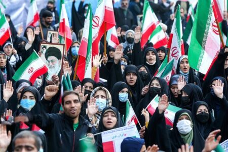 قطعنامه راهپیمایی ۱۳ آبان قرائت شد/ راهبرد بازدارندگی فعال، غیرقابل مذاکره است