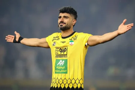 کتک‌کاری دو استقلالی با یک هوادار پرسپولیسی در فرودگاه