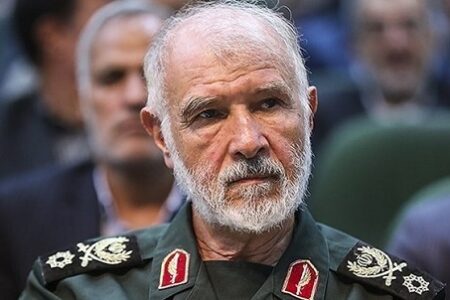 مقام ارشد قرارگاه خاتم: منتظریم و مشکلی با جنگ نداریم/ حتی اگر هیچ چیز نداشته باشیم، با سنگ به جنگ آمریکا می‌رویم