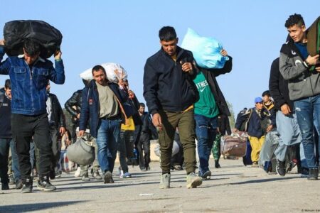 روزنامه جمهوری اسلامی: حضور پرشمار اتباع خارجی در ایران علاوه بر مشکلات اقتصادی، تبعات امنیتی دارد
