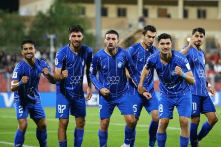 دروازه‌بان استقلال بابانوئل شد/ عكس