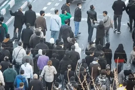 روایت ایرنا از تجمعات دیروز در تهرانپارس و شرق تهران؛ ماهیت اعتراضات کاملا اقتصادی و مدنی بود/ اعتراضات در قم، مرودشت، یاسوج، اصفهان، مشهد و همدان