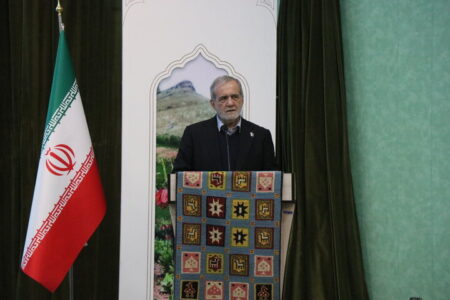 پزشکیان: دیگر دلار ۲۸۵۰۰ تومانی به کسی نمی‌دهیم؛ دلار را به هر کسی می‌دهیم می‌خورد