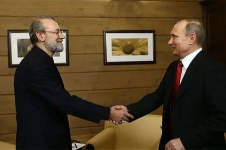احتمالا سفر لاریجانی به روسیه درباره توافق بر سر ۴۰۰ کیلو اورانیوم ایران بوده است