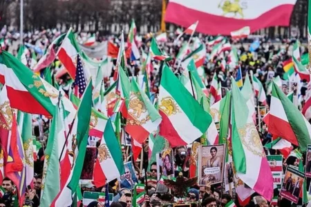 روزنامه جوان:در تجمع مونیخ،کسانی حضور داشتند که معنی شعارهای فارسی را نمی دانستند/ظرف‌شورها و پرستاران سالمندان و نظافتچی‌های غیرایرانی هم بودند