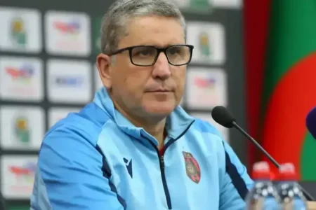 سرمربی پرسپولیسی از لیگ الجزایر اخراج شد